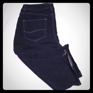 Curvy Fit Capri Jeans